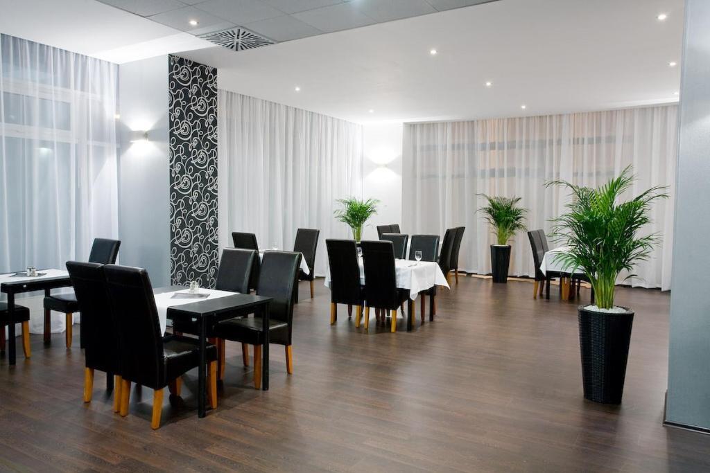 Hotel Modena Bratislava Exteriör bild